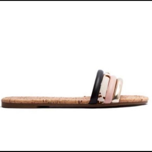 🎊HP🎊 Strap Slides in Multi Cow - Picture 4 of 9